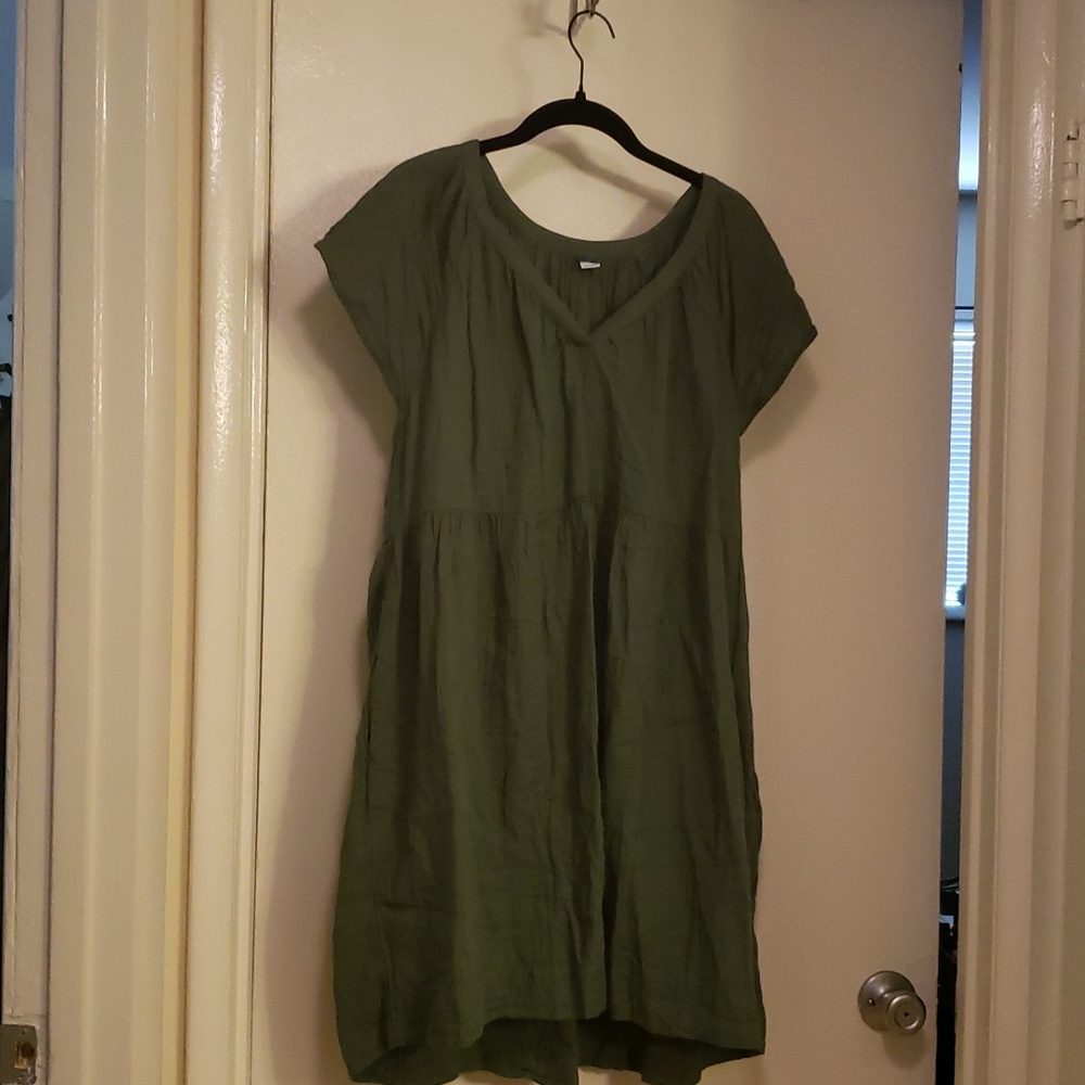 Baby doll olive green dress. V neck w pockets. Linen and lined